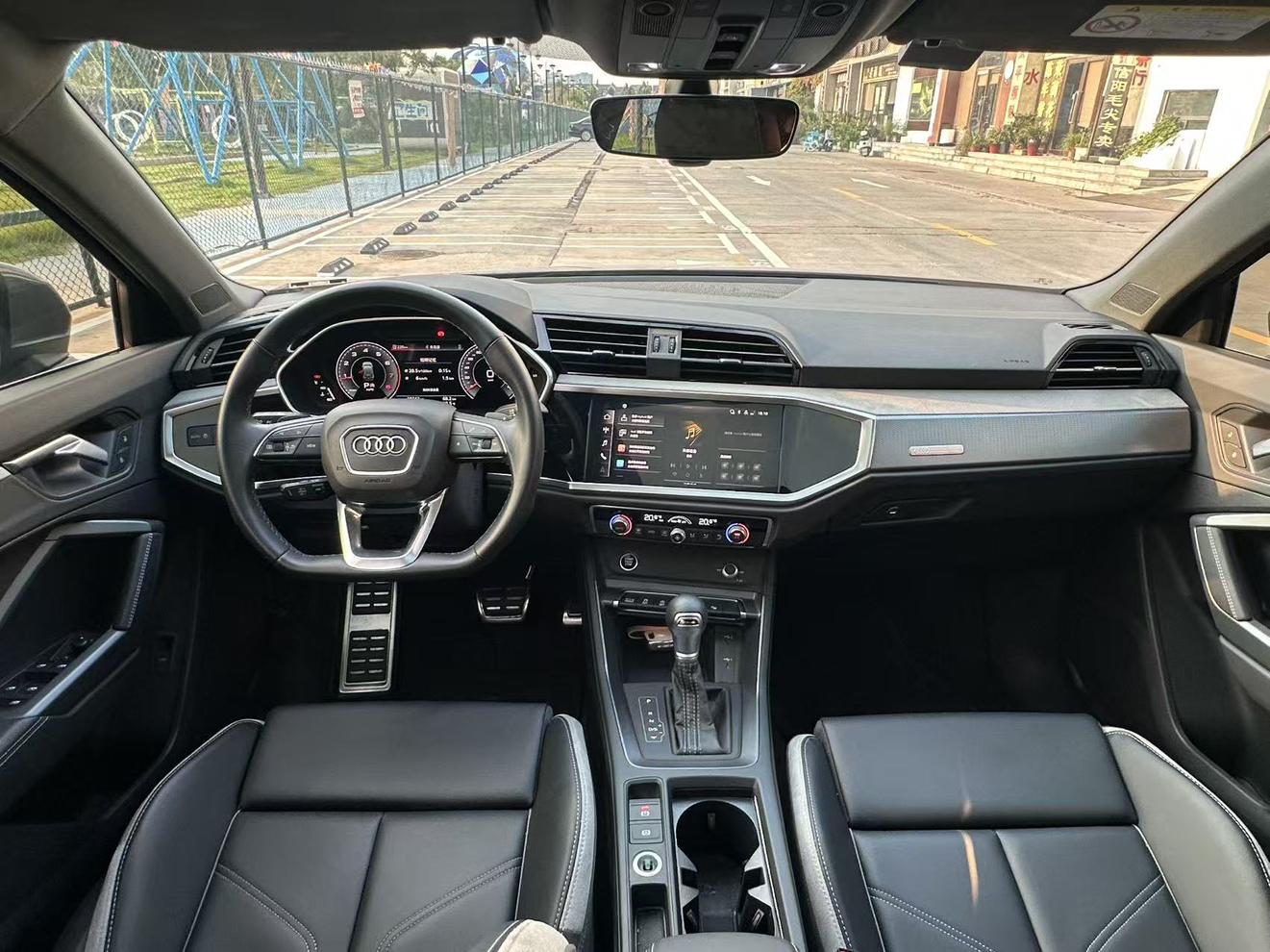 Audi Q3 2024 40 TFSI Dynamic Fashion