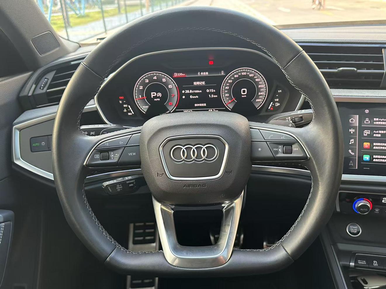 Audi Q3 2024 40 TFSI Dynamic Fashion