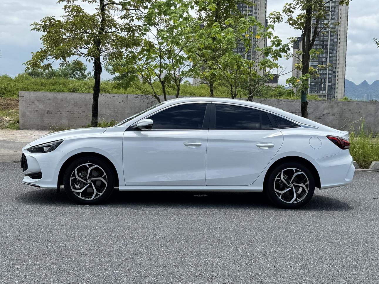 MG MG5 2025 300TGI Flagship