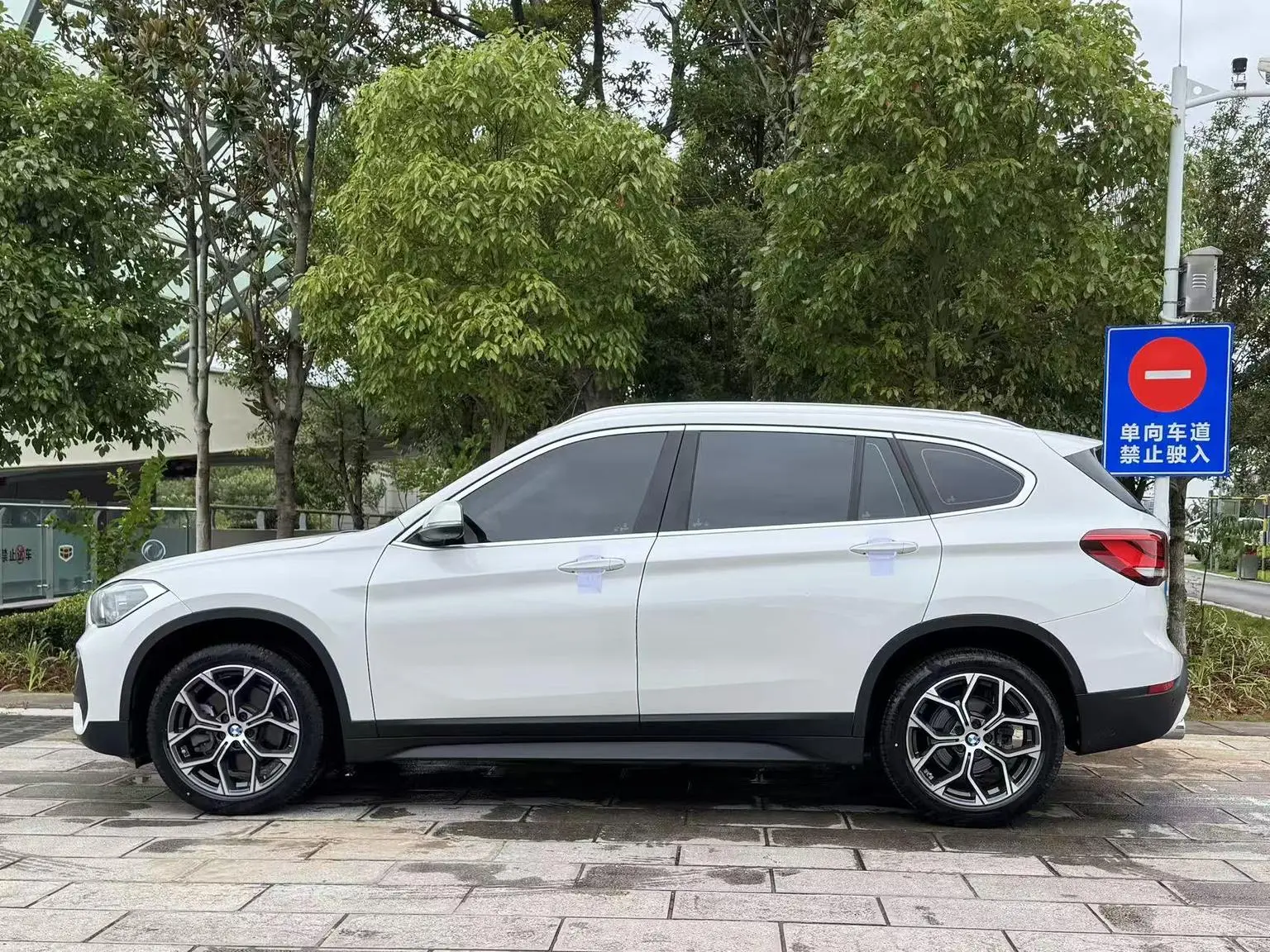 BMW X1 2020 sDrive25Li Leading