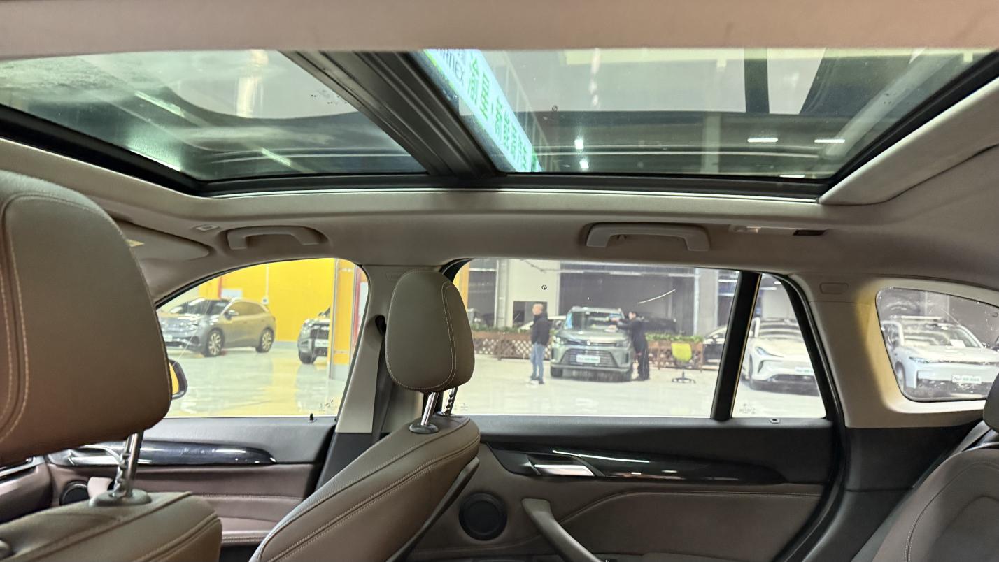 BMW X1 2020 sDrive25Li Leading