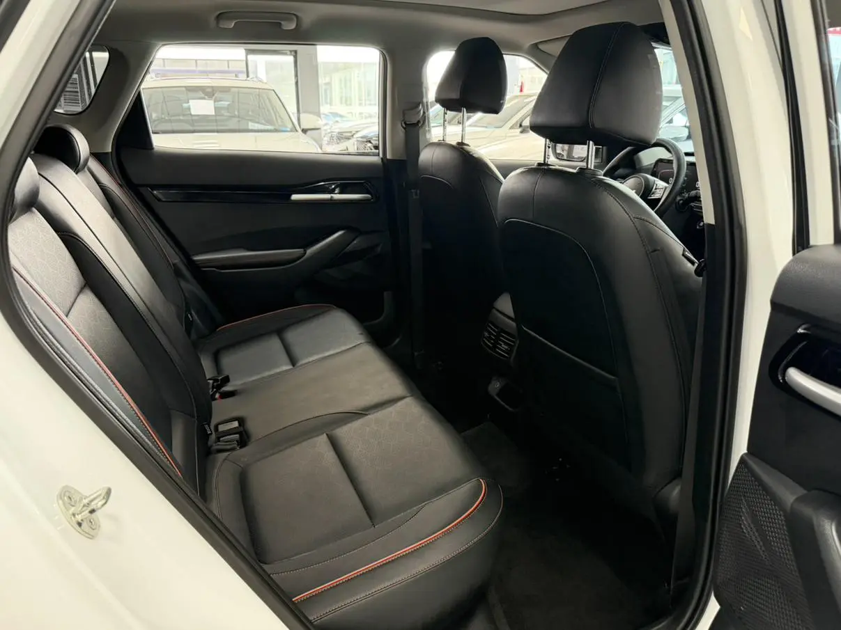Kia 2023 1.5L IVT Luxury