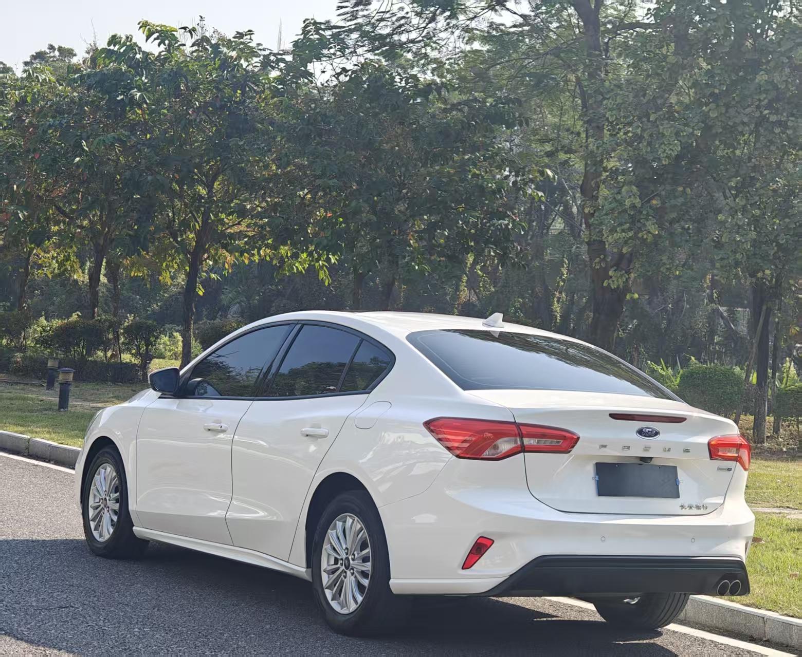 Ford Focus 2020 Sedan EcoBoost 180 Auto