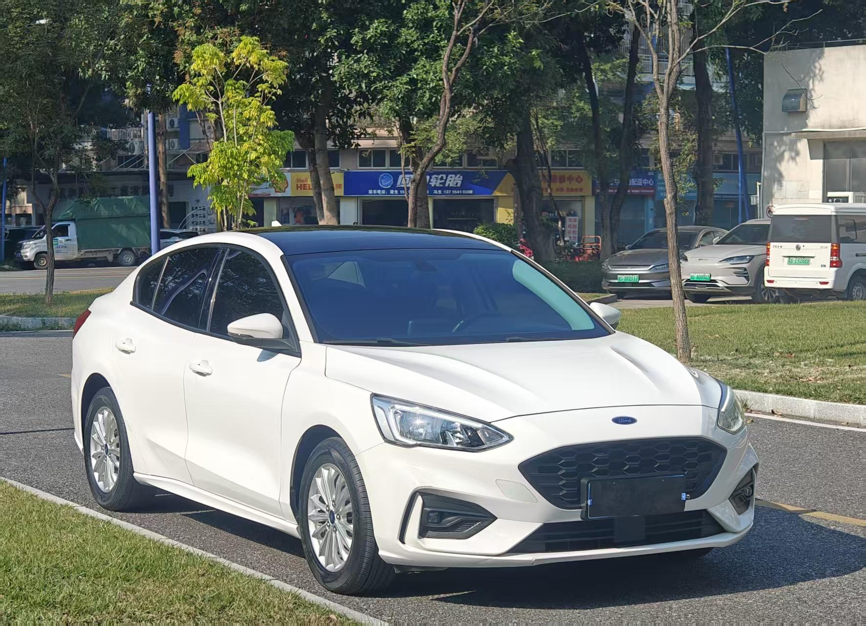 Ford Focus 2020 Sedan EcoBoost 180 Auto