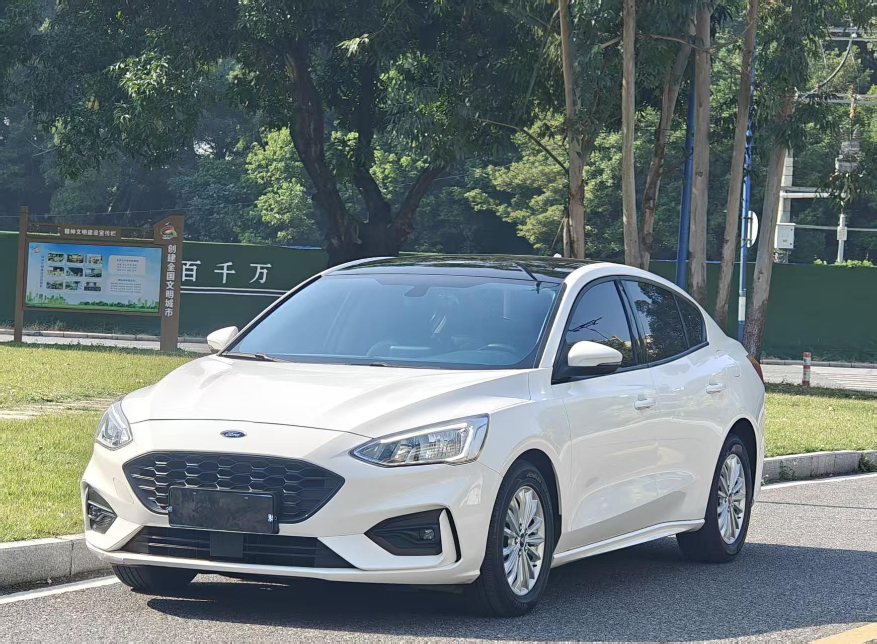 Ford Focus 2020 Sedan EcoBoost 180 Auto