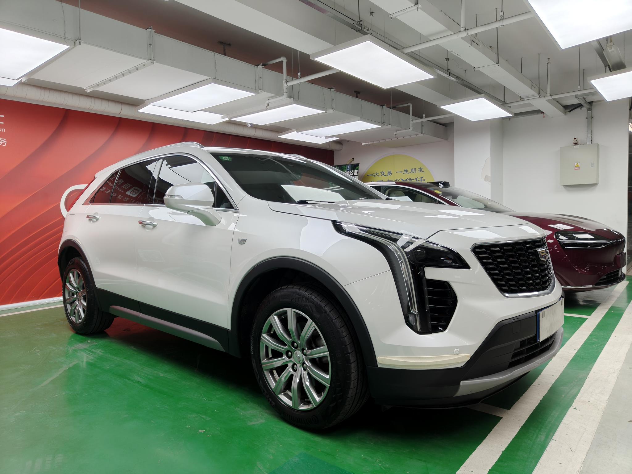 Cadillac XT4 2018 28T 4WD Leading