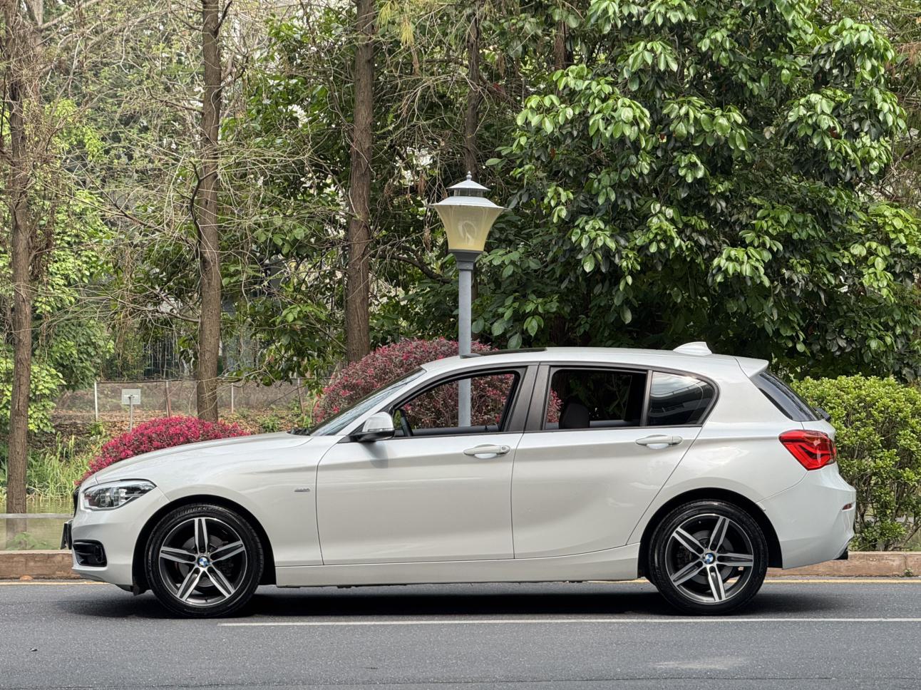 BMW 1 Series ( Import ) 2018 118i Sport Design Package