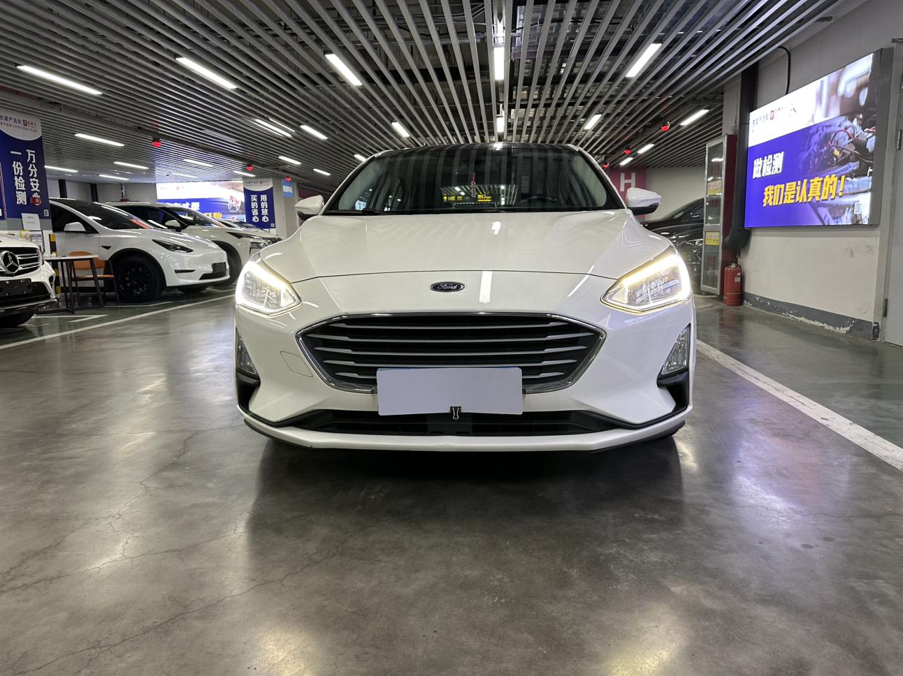 Ford Focus 2019 Hatchback EcoBoost 180 Auto Shine