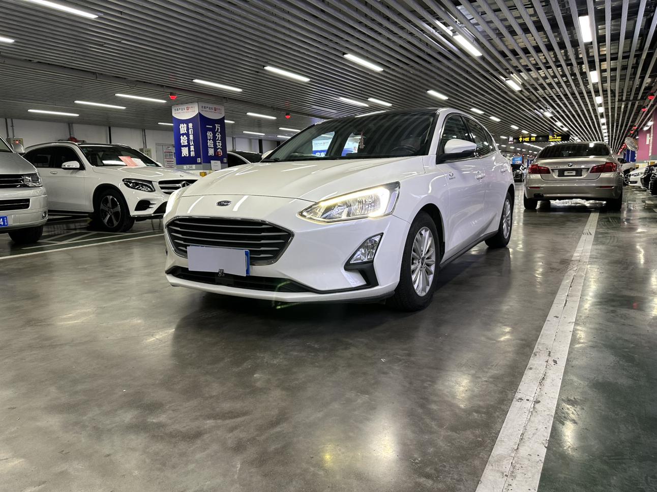 Ford Focus 2019 Hatchback EcoBoost 180 Auto Shine