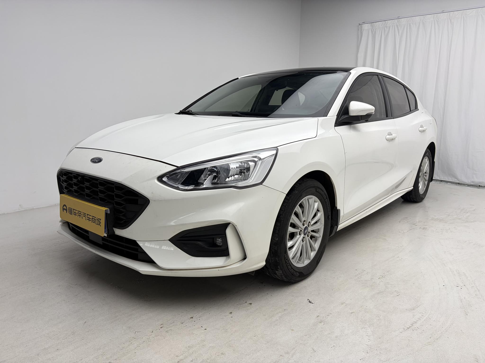 Ford Focus 2020 Sedan EcoBoost 180 Auto