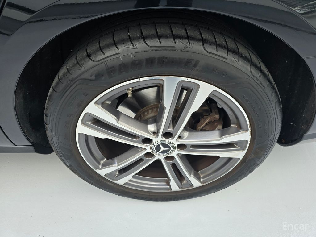 Benz E-Class W213 E350 4MATIC Avantgarde 2022