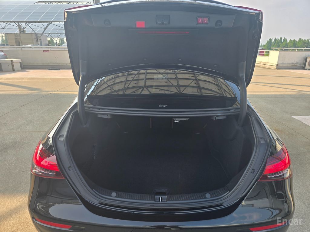Benz E-Class W213 E350 4MATIC Avantgarde 2022