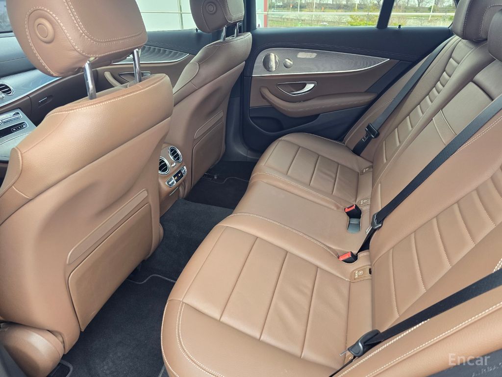Benz E-Class W213 E350 4MATIC Avantgarde 2022