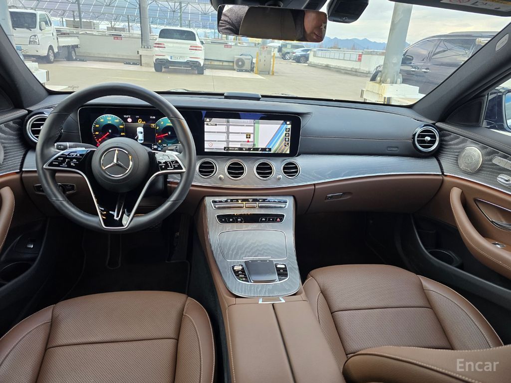 Benz E-Class W213 E350 4MATIC Avantgarde 2022