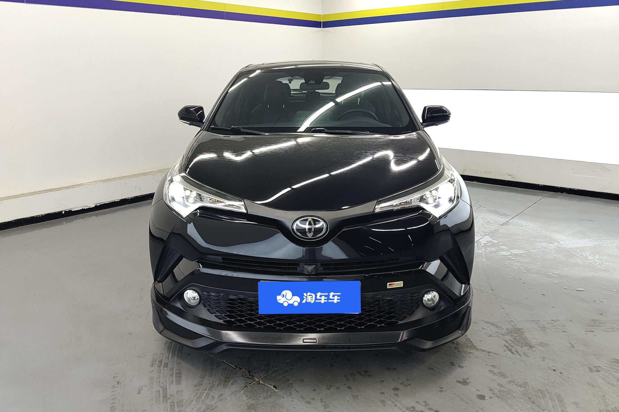 Toyota C-HR 2020 2.0L Leading
