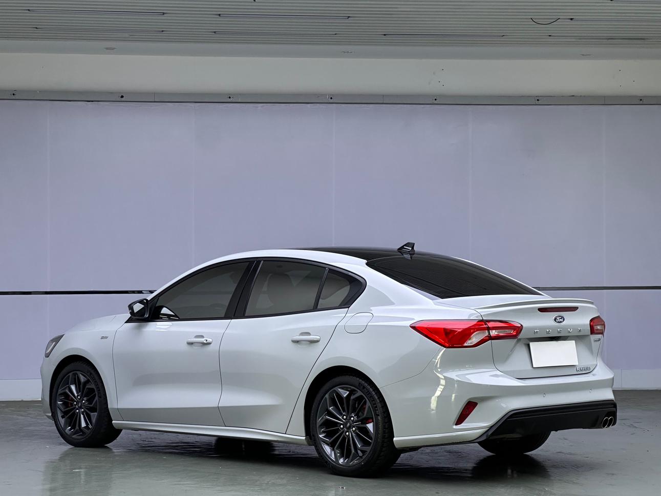 Ford Focus 2022 Sedan EcoBoost 180 Auto ST Line