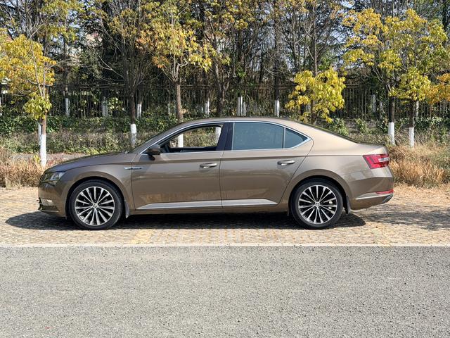 Skoda Superb 2018 TSI330 DSG Comfort China V