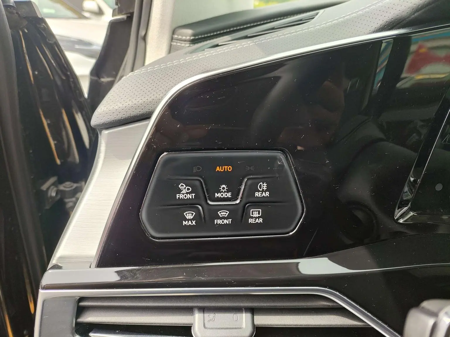 Volkswagen 2021 380TSI 4WD