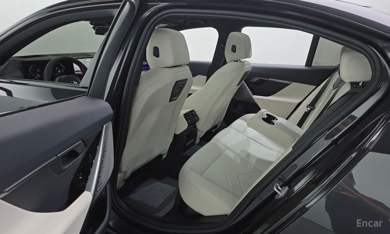 BMW 5 Series (G60) 520i M Sports 2026