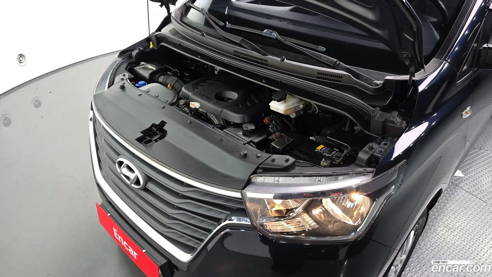 Hyundai Starex Van 3-Seater