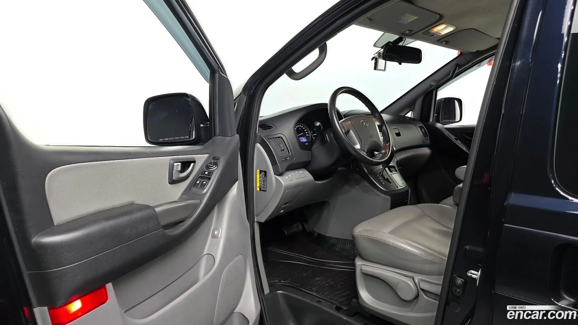 Hyundai Starex Van 3-Seater