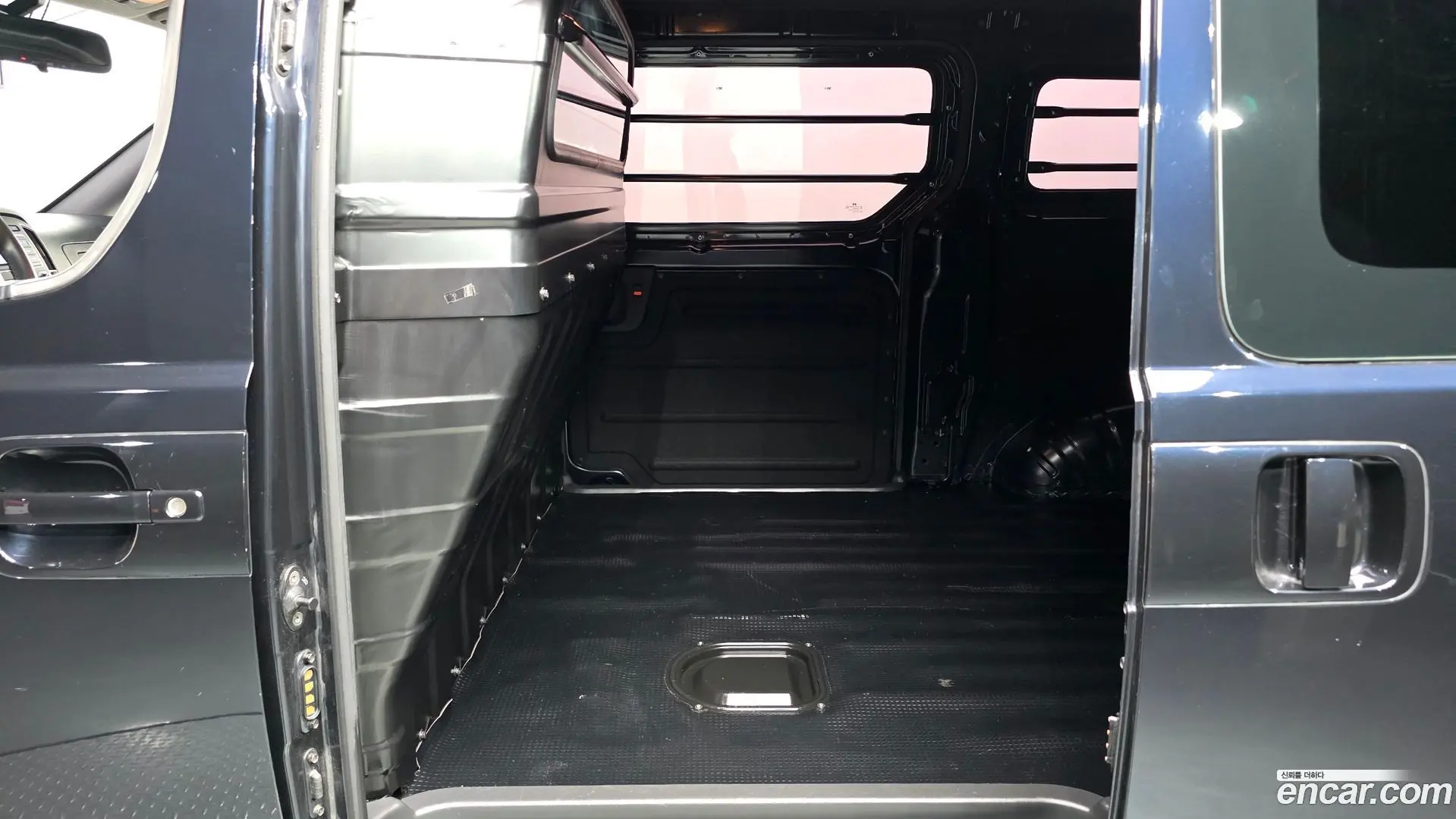 Hyundai Starex Van 3-Seater