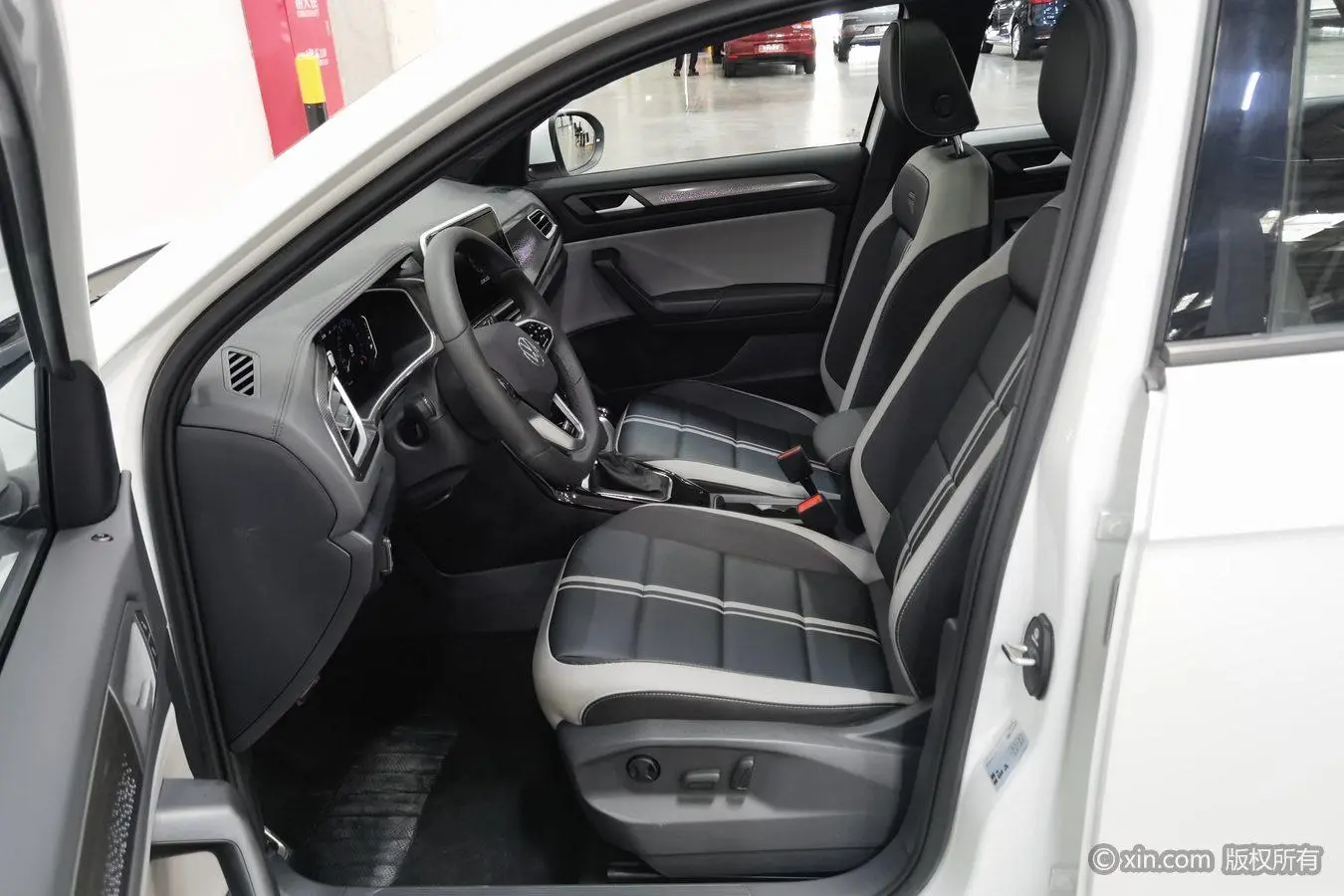 Volkswagen T-Roc 2024 300TSI DSG