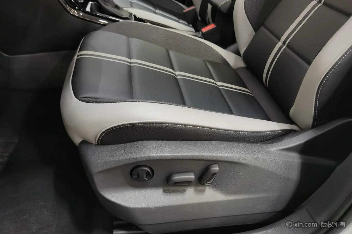 Volkswagen T-Roc 2024 300TSI DSG