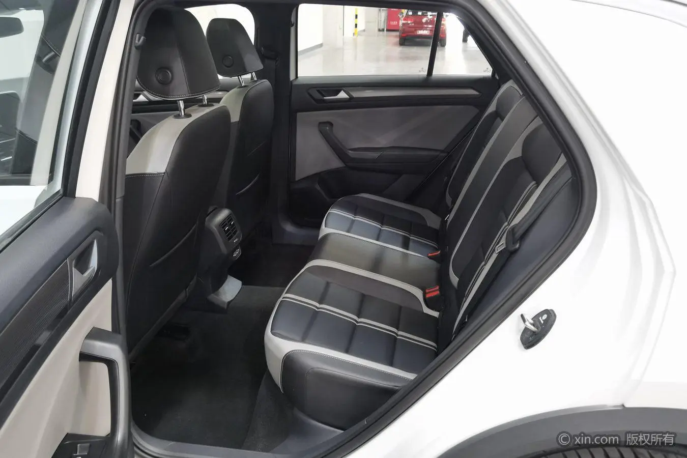 Volkswagen T-Roc 2024 300TSI DSG