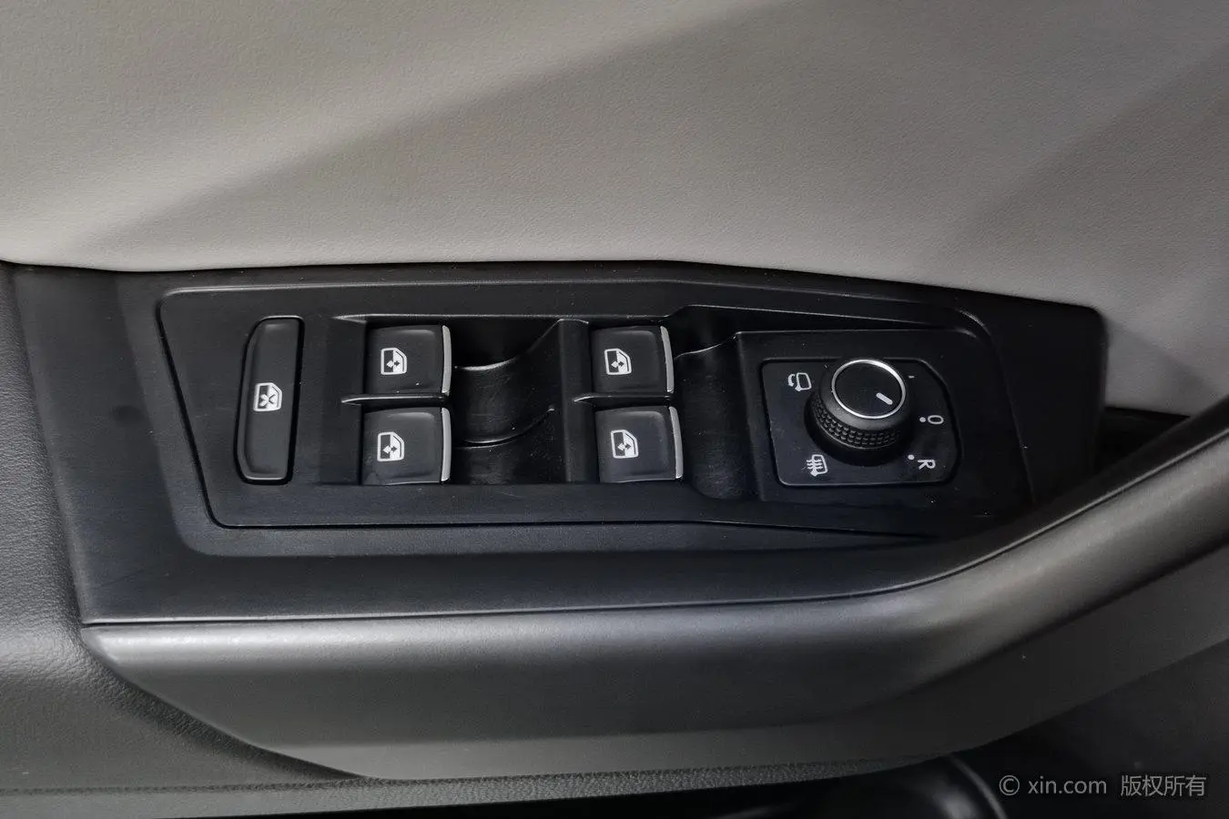 Volkswagen T-Roc 2024 300TSI DSG