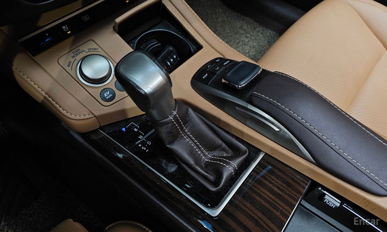 Lexus New ES300h Supreme 2017
