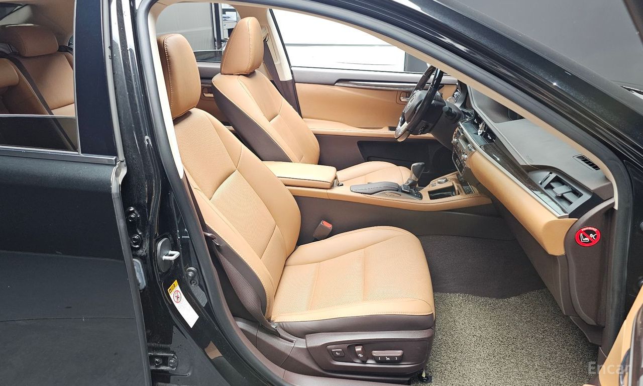 Lexus New ES300h Supreme 2017