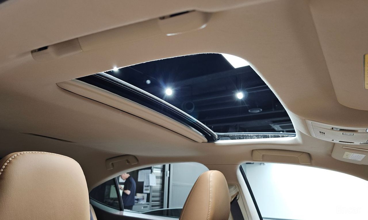 Lexus New ES300h Supreme 2017