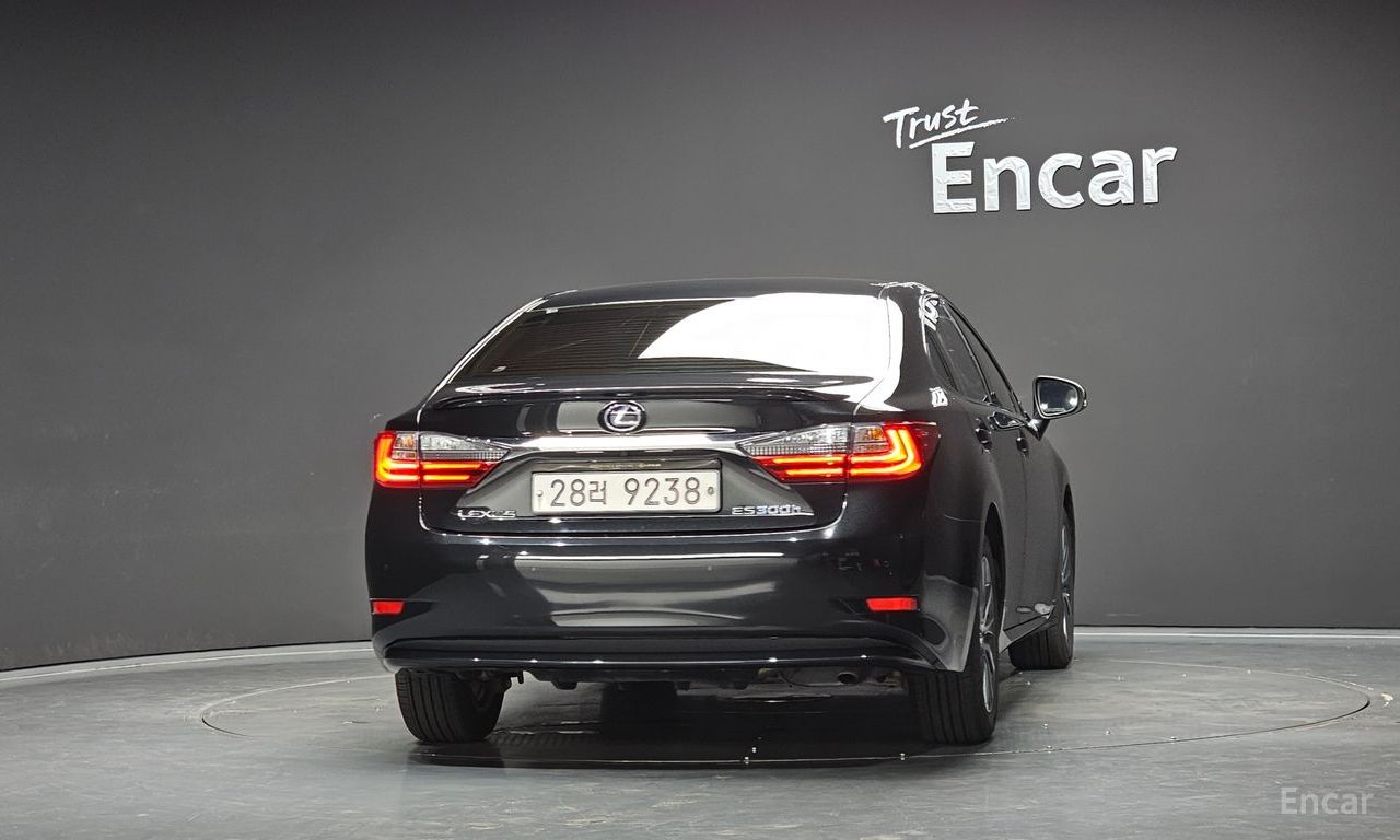 Lexus New ES300h Supreme 2017