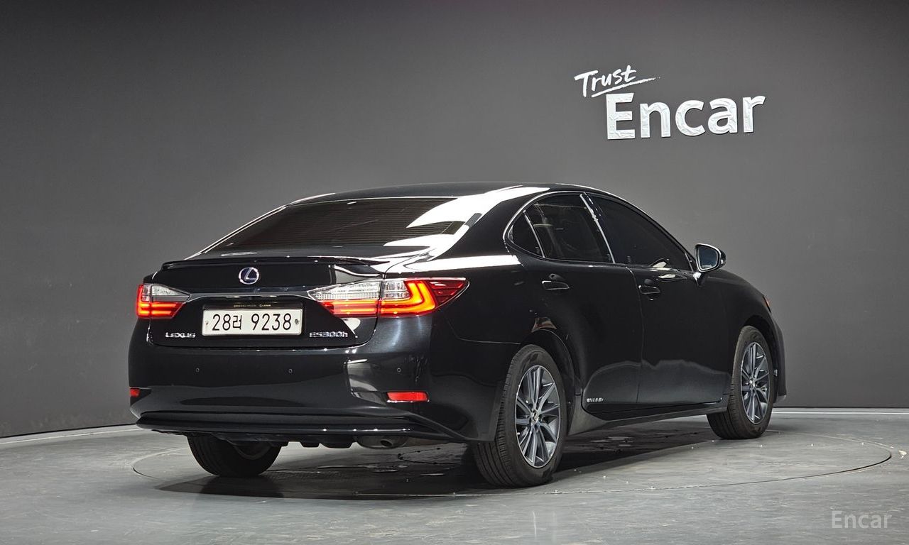 Lexus New ES300h Supreme 2017