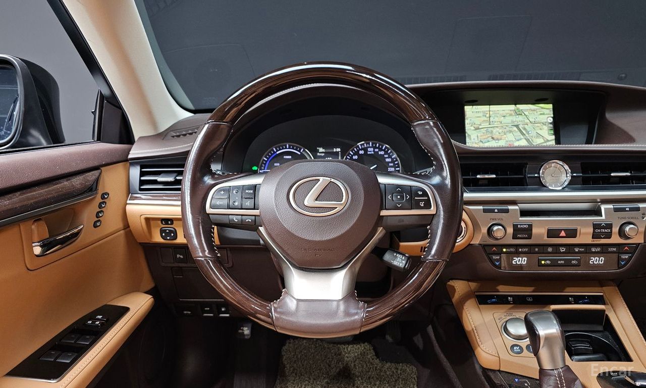 Lexus New ES300h Supreme 2017