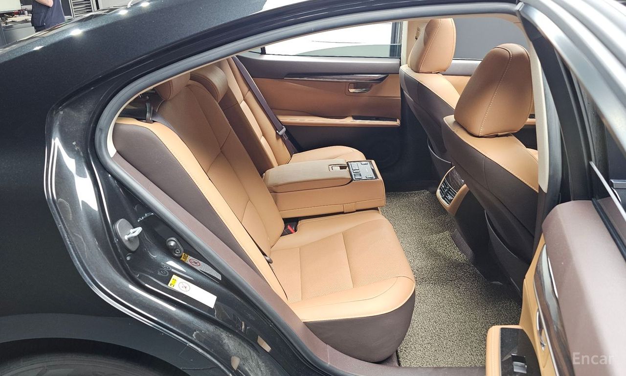 Lexus New ES300h Supreme 2017