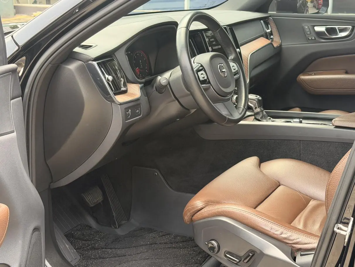 Volvo XC60 2021 T5 4WD Vision Luxury