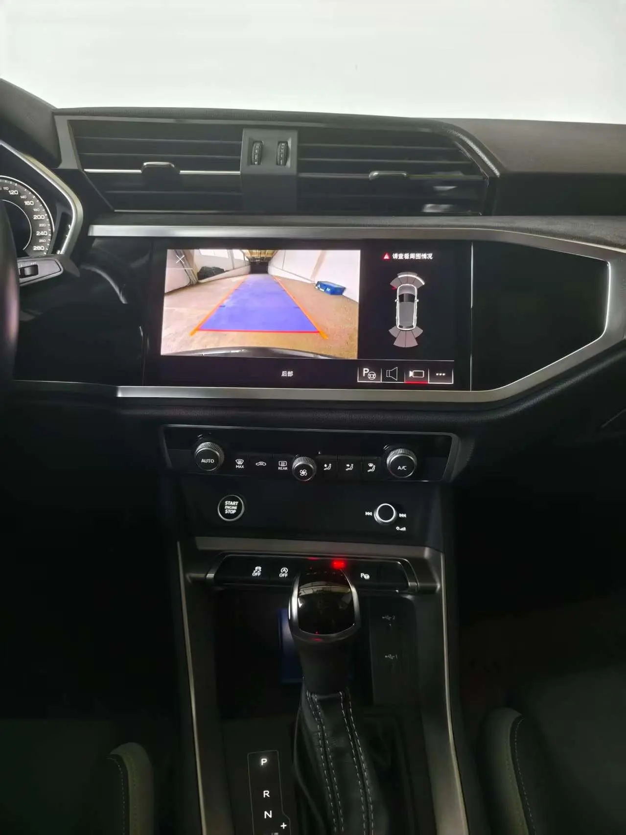 Audi Q3 2023 35 TFSI Dynamic Fashion (1.5T)