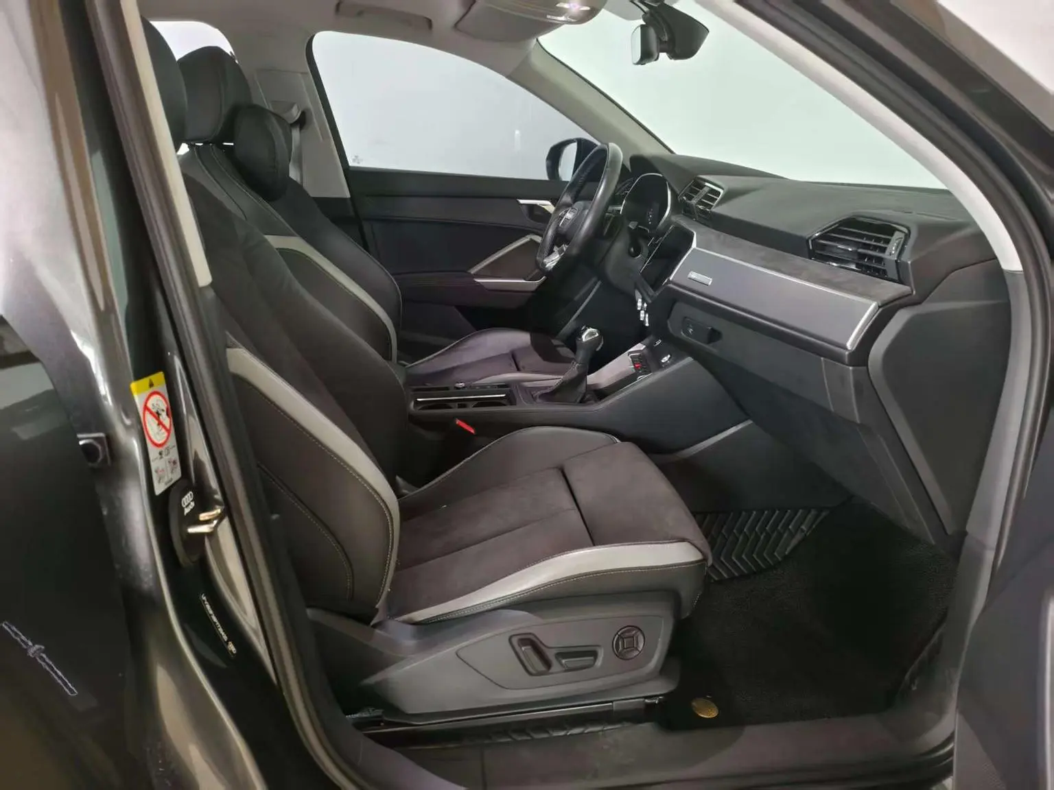 Audi Q3 2023 35 TFSI Dynamic Fashion (1.5T)