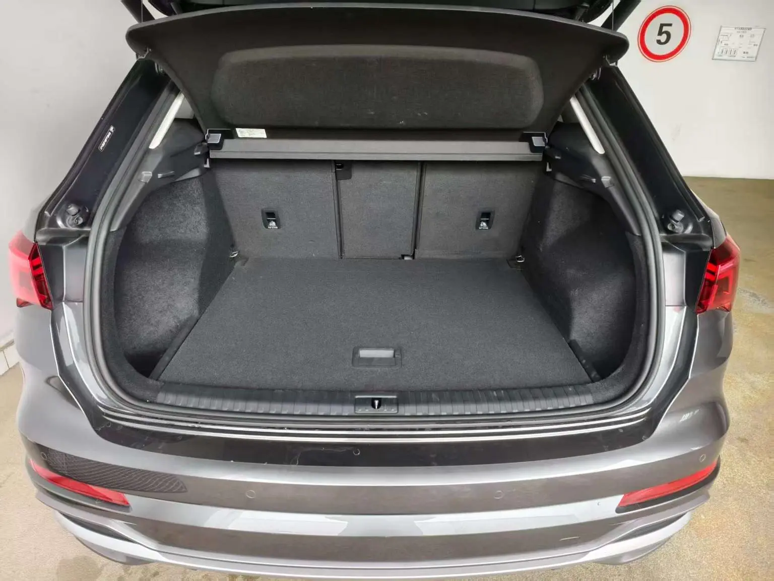 Audi Q3 2023 35 TFSI Dynamic Fashion (1.5T)