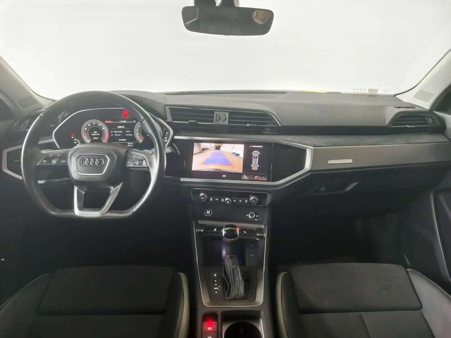 Audi Q3 2023 35 TFSI Dynamic Fashion (1.5T)