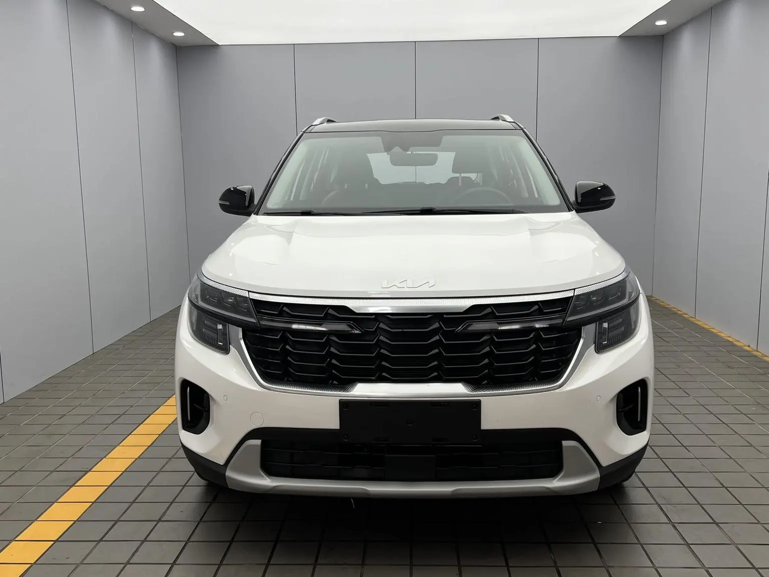 Kia 2023 1.5L IVT Luxury