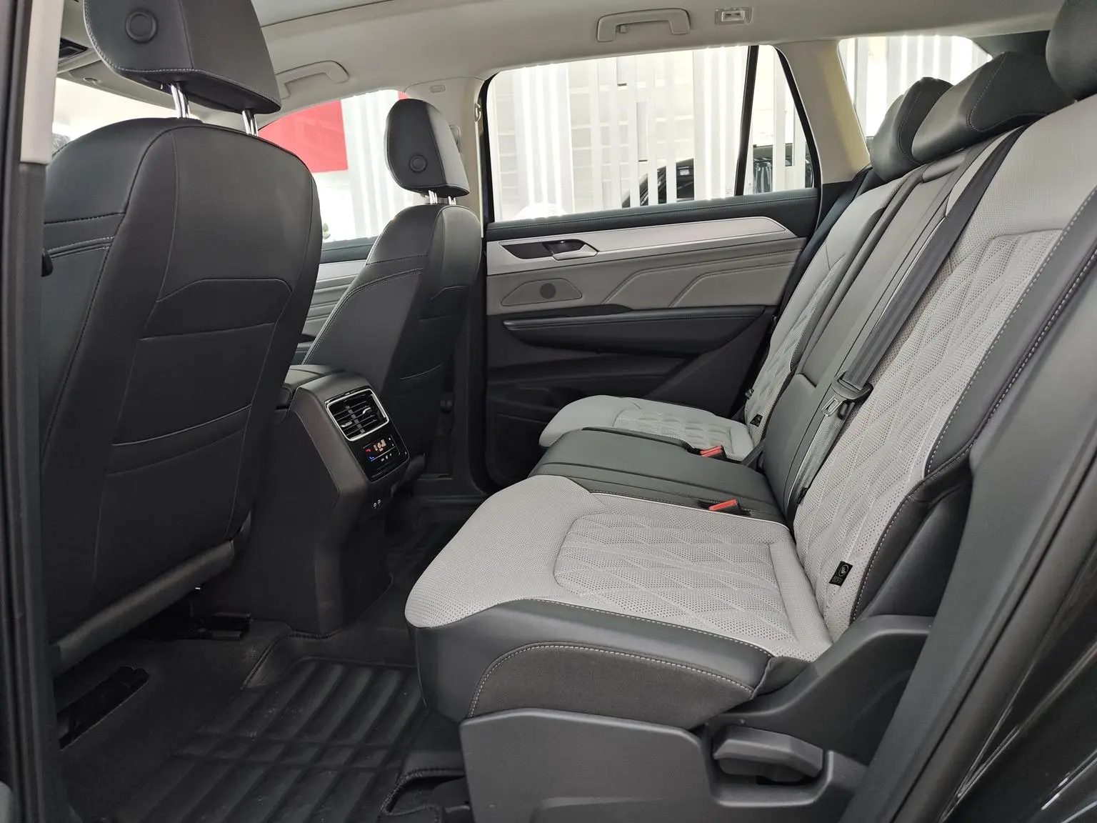 Volkswagen 2024 380TSI 4WD R-line