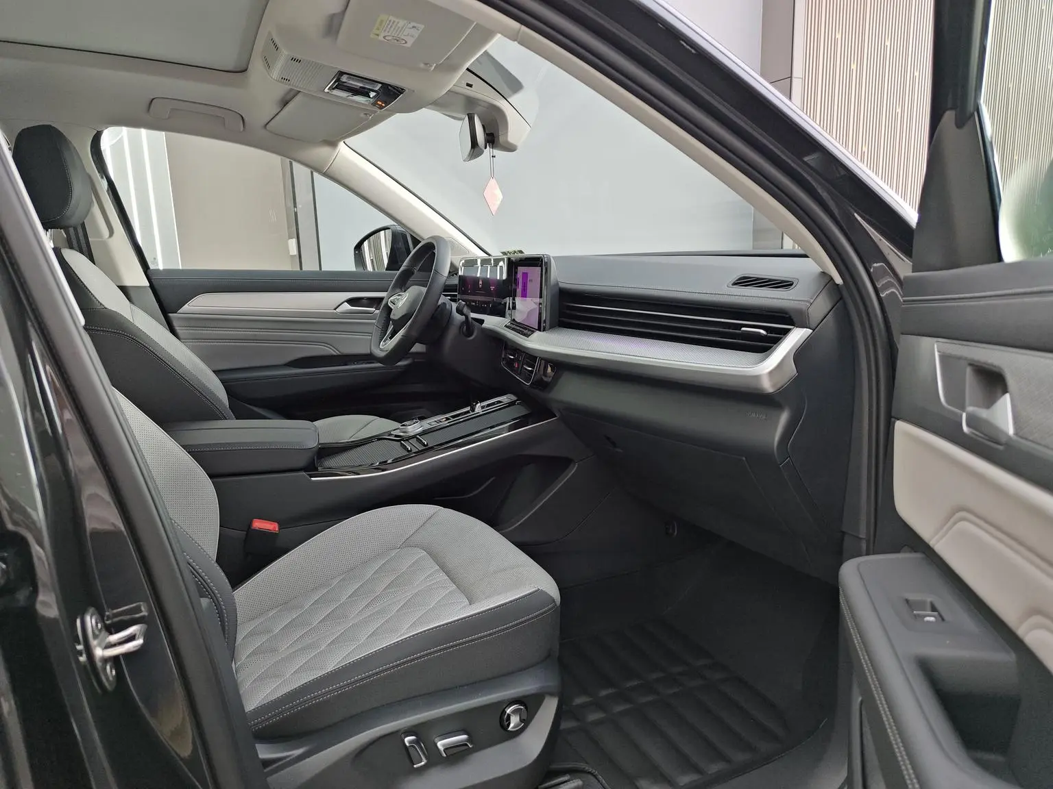Volkswagen 2024 380TSI 4WD R-line