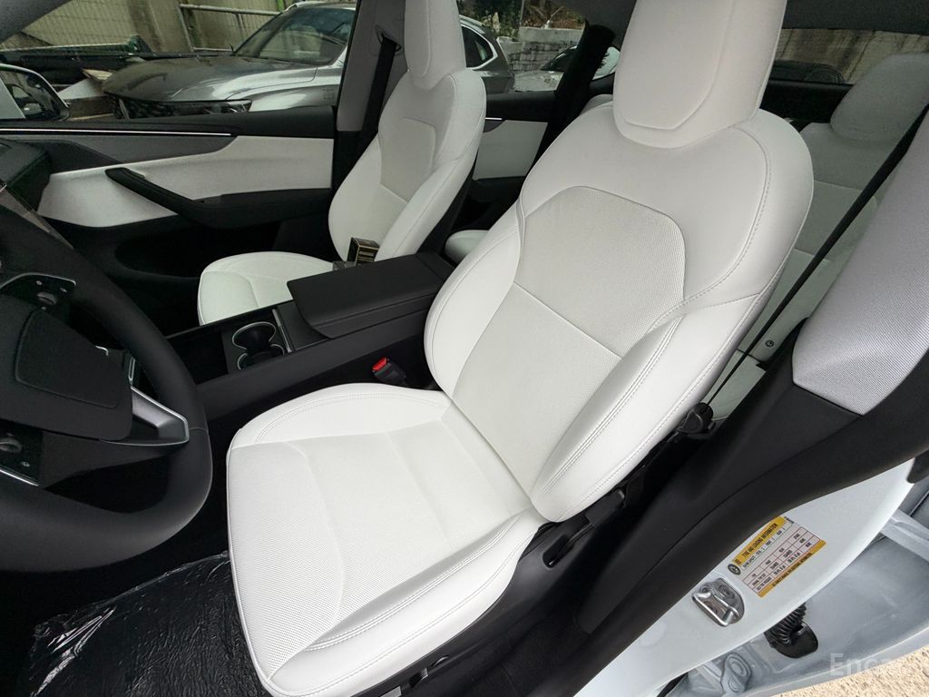 Tesla Model Y Premium RWD 2025