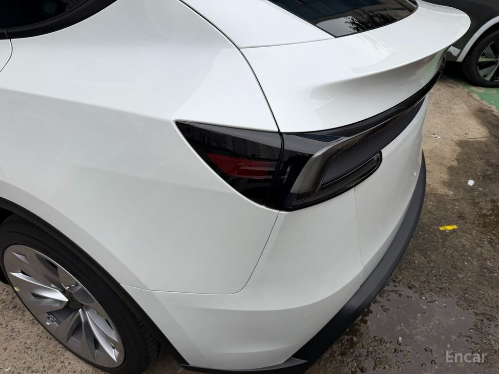 Tesla Model Y Premium RWD 2025