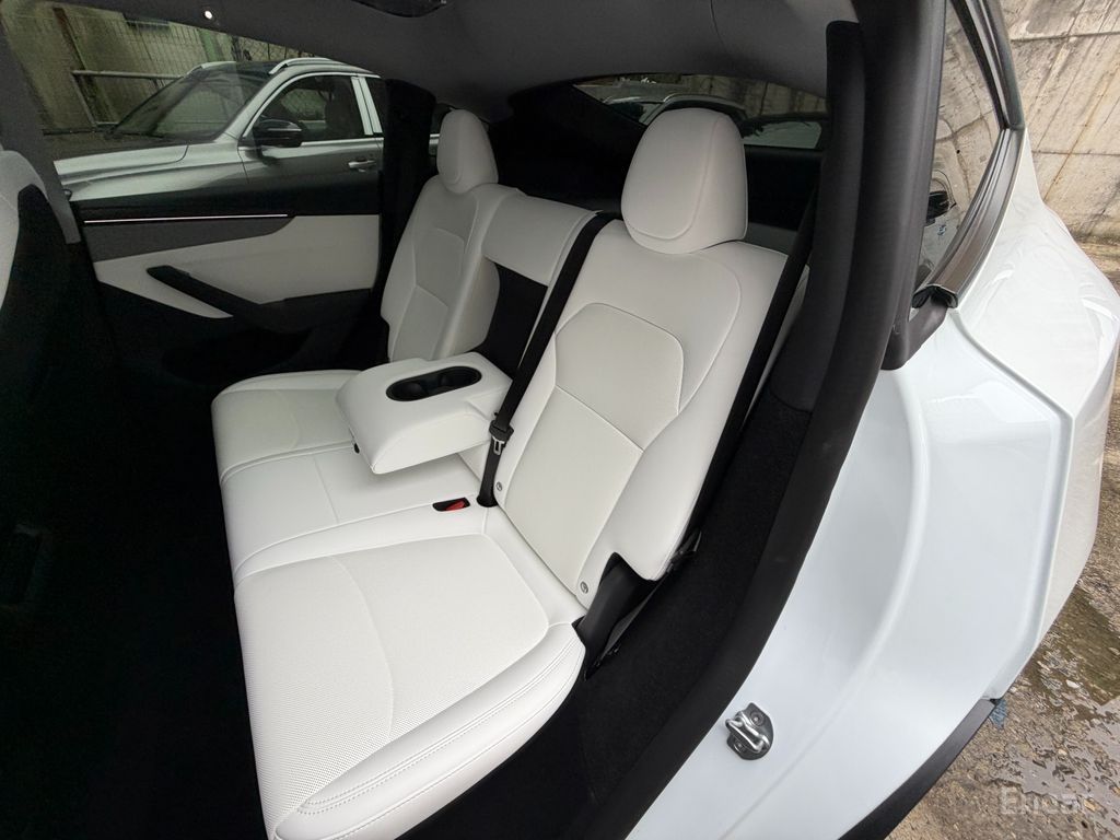 Tesla Model Y Premium RWD 2025