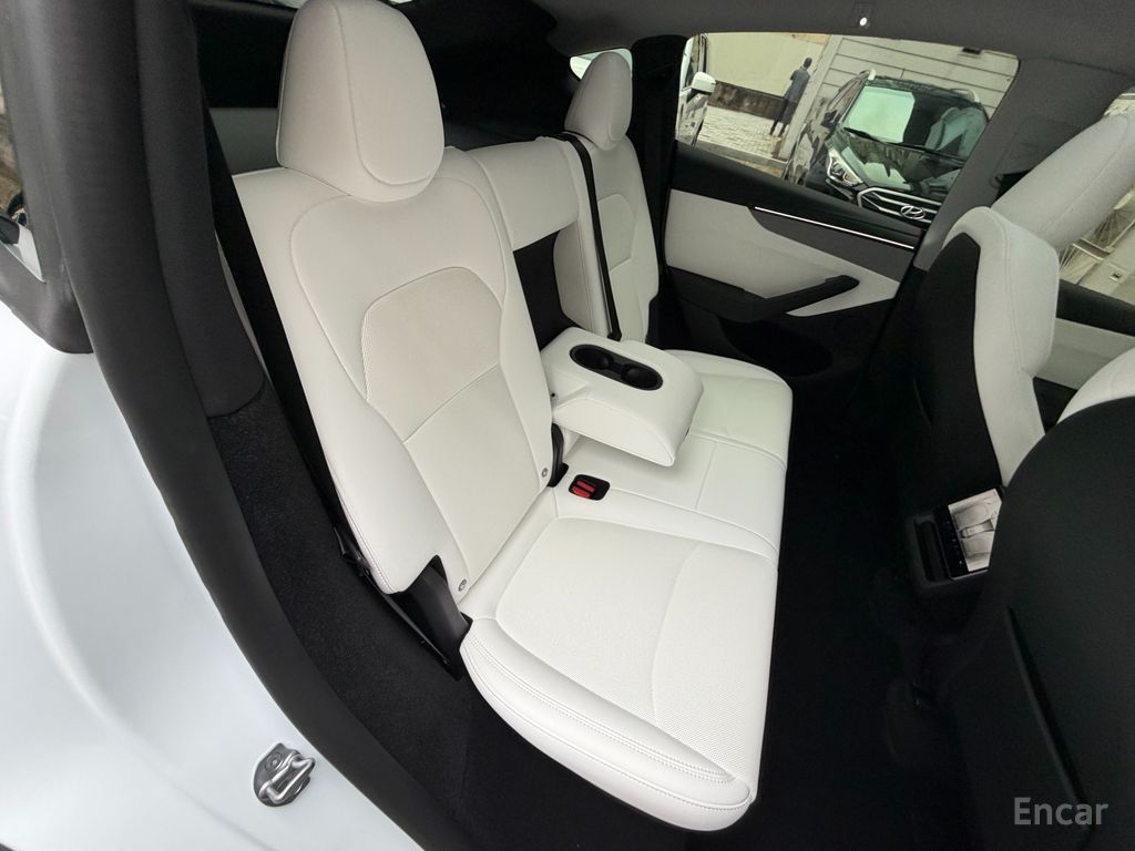 Tesla Model Y Premium RWD 2025