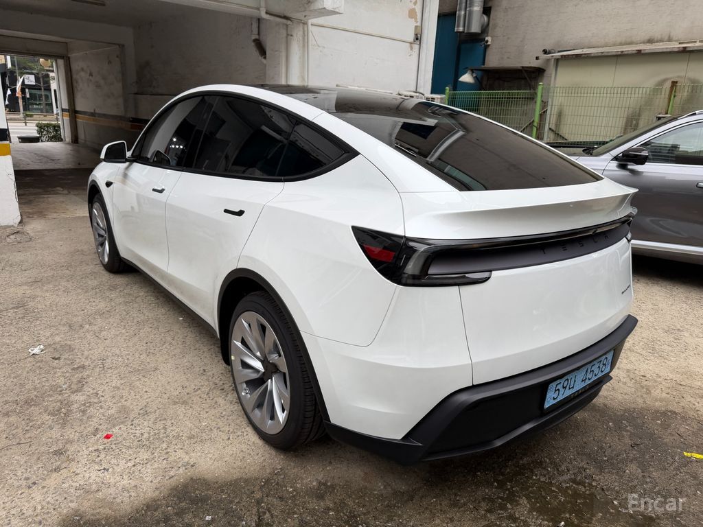 Tesla Model Y Premium RWD 2025